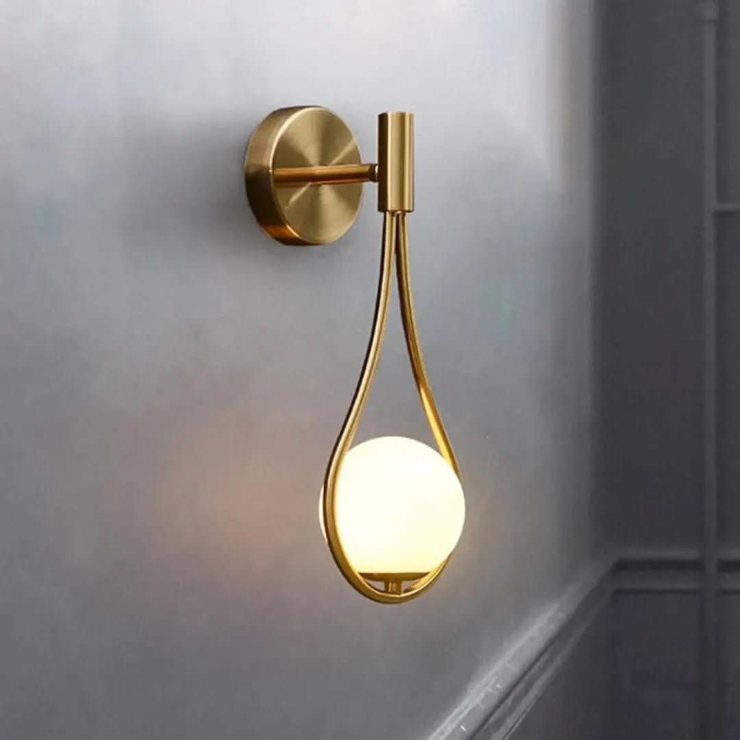 Arandela Dourada Parede Interna Lauren – Elegância e Modernidade em Metal Luxuoso - Morada Serena