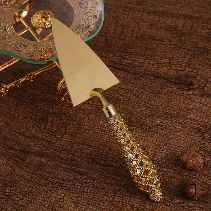 Conjunto Espátula Para Bolo e Faca Dourada - Morada Serena
