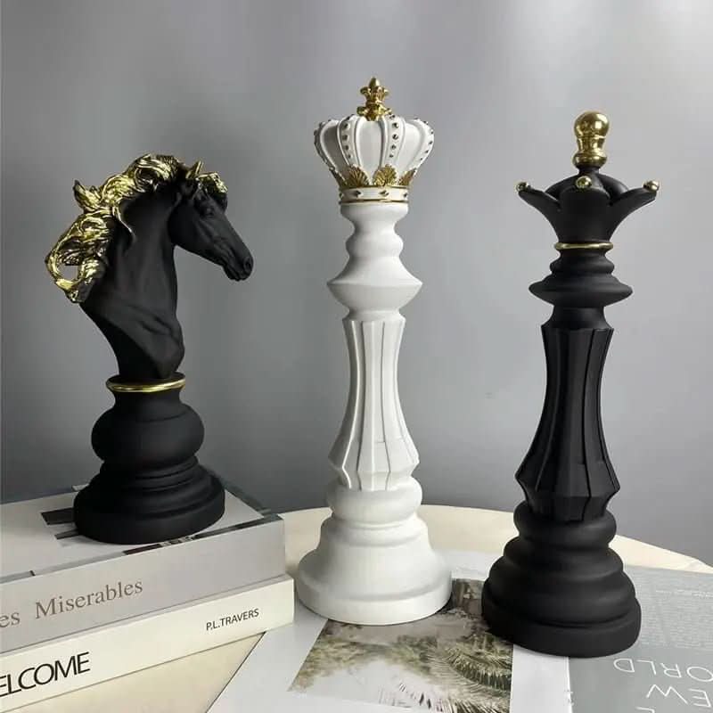 Estatueta Decorativa Para Mesa Peças de Xadrez em Resina | Toque Sofisticado e Elegante para Sua Casa - Morada Serena