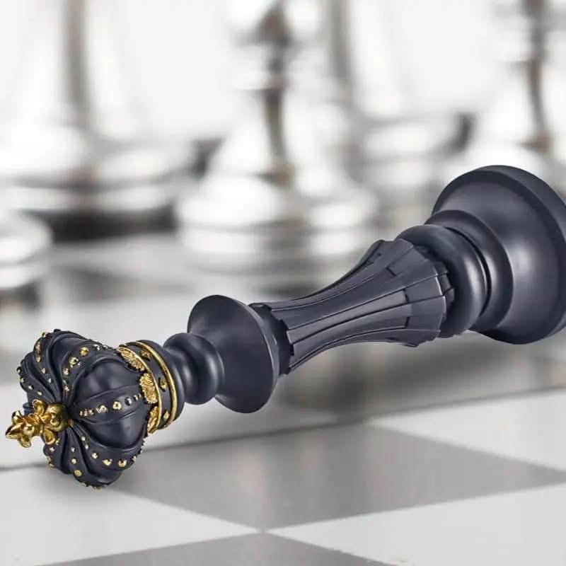 Estatueta Decorativa Para Mesa Peças de Xadrez em Resina | Toque Sofisticado e Elegante para Sua Casa - Morada Serena