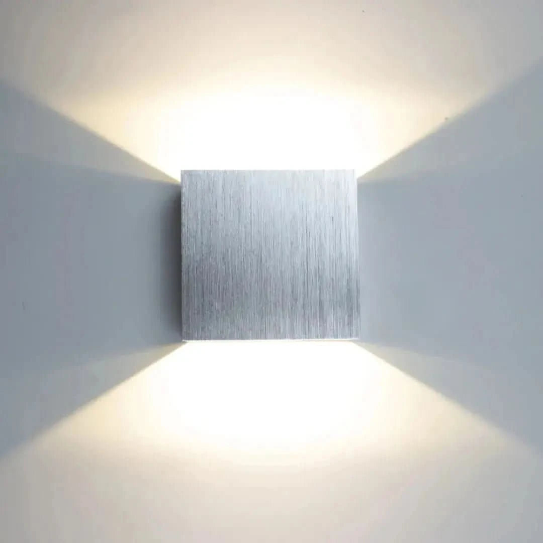 Arandela Externa Royal à Prova D’água – Iluminação Elegante para Áreas Externas - Morada Serena
