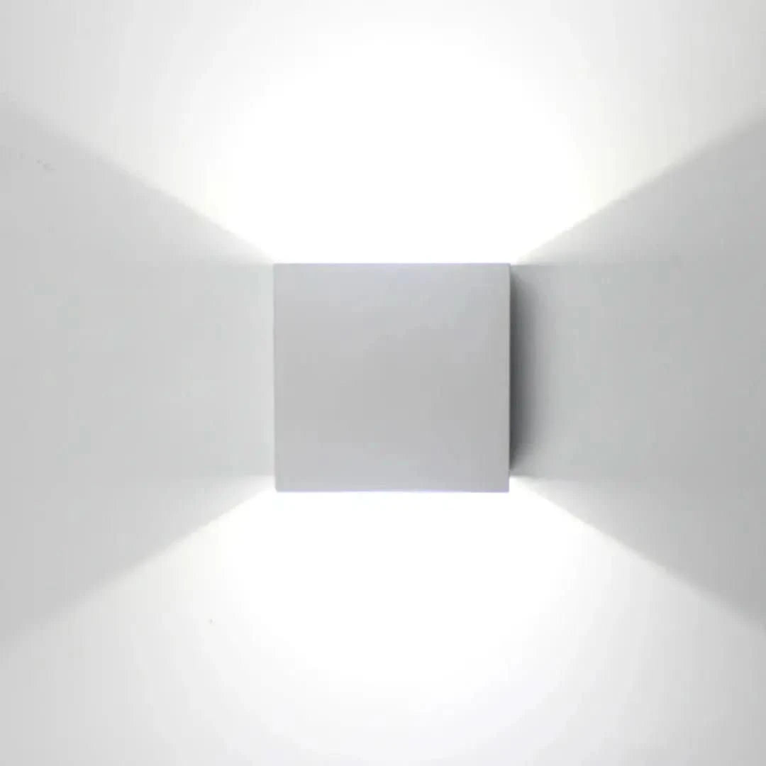 Arandela Externa Royal à Prova D’água – Iluminação Elegante para Áreas Externas - Morada Serena