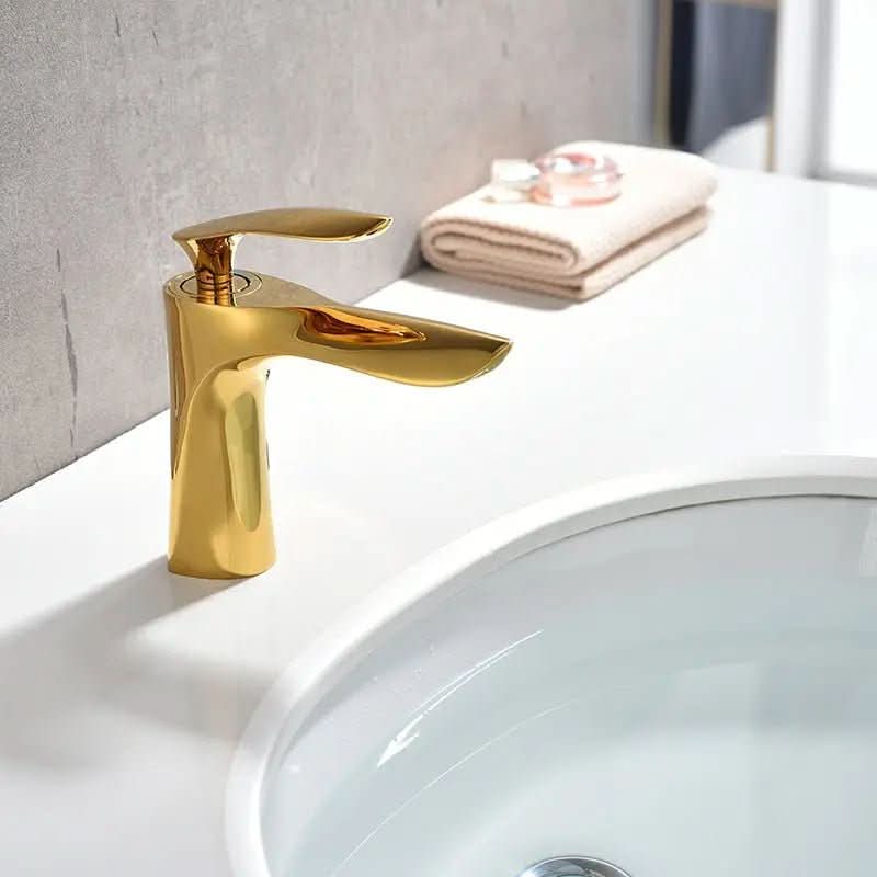 Torneira para Banheiro Monocomando Dourada Misturador Bica Baixa - Elegância e Funcionalidade - Morada Serena