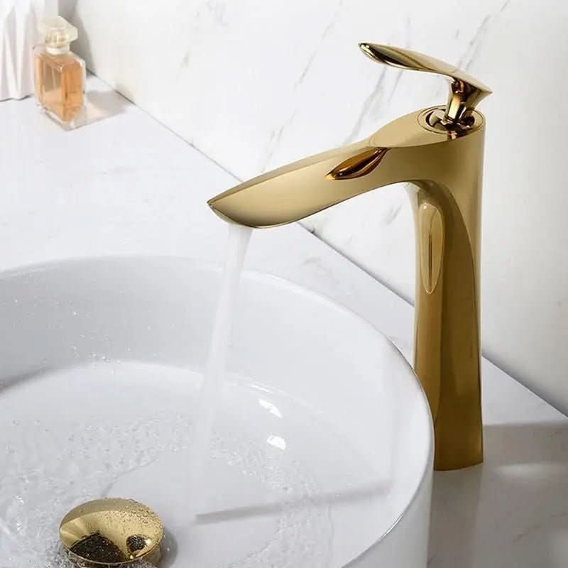 Torneira para Banheiro Monocomando Dourada Misturador Bica Baixa - Elegância e Funcionalidade - Morada Serena