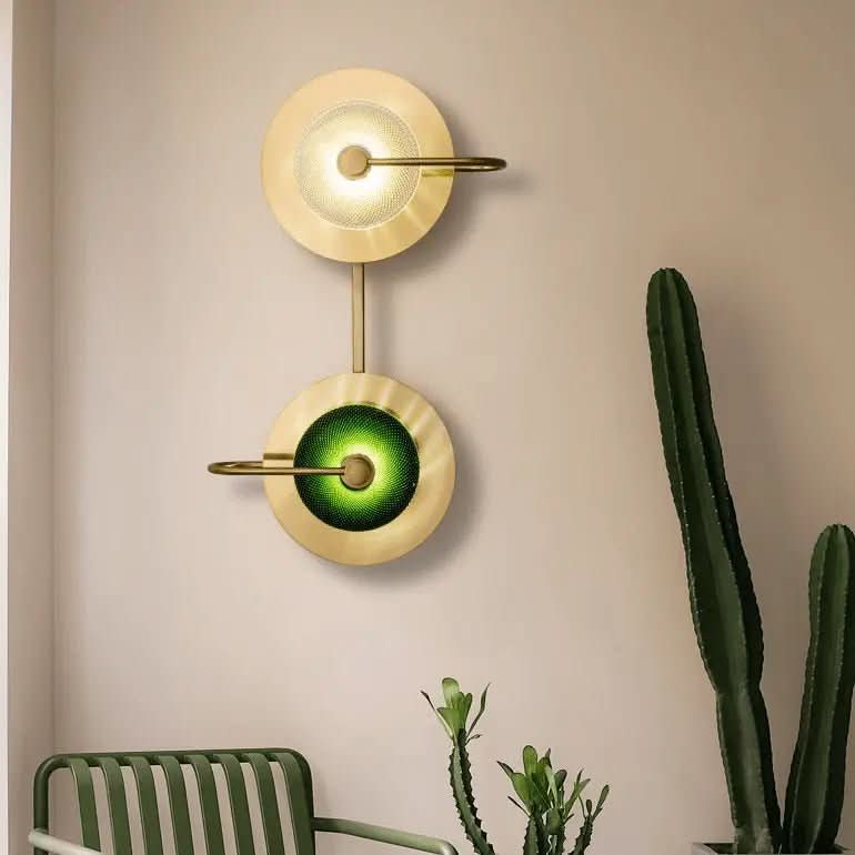 Arandela De Parede Dourada Lumina Pós - Moderna Com Cúpula de Vidro - Morada Serena
