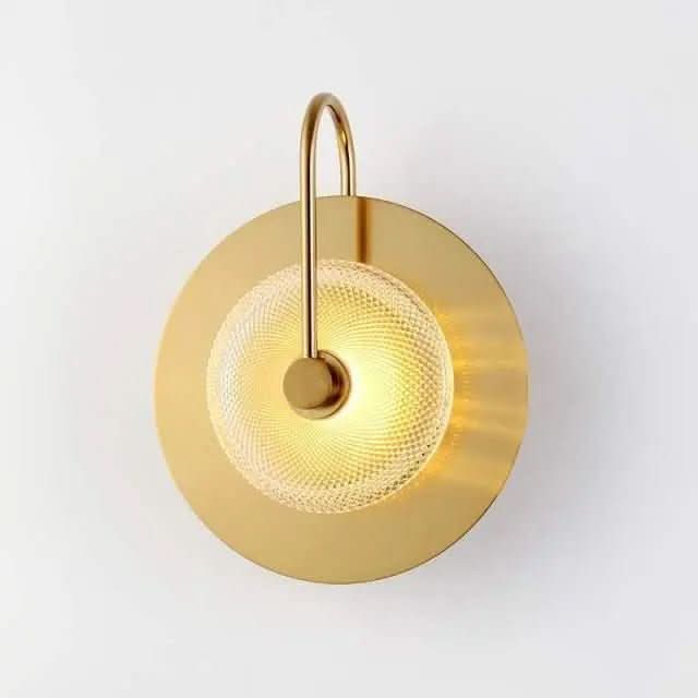 Arandela De Parede Dourada Lumina Pós - Moderna Com Cúpula de Vidro - Morada Serena