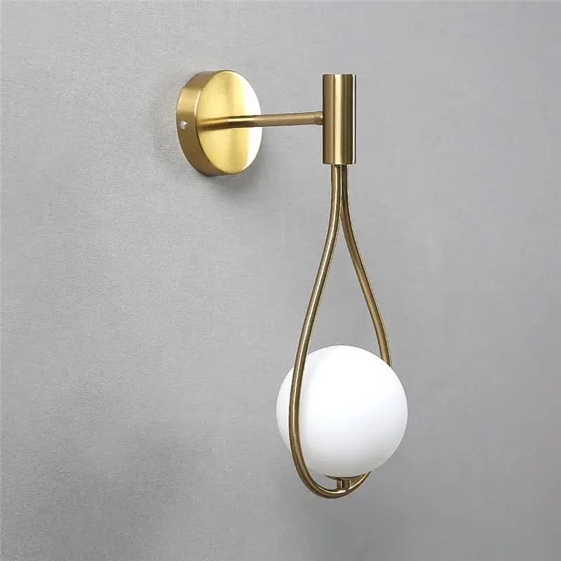 Arandela Dourada Parede Interna Lauren – Elegância e Modernidade em Metal Luxuoso - Morada Serena