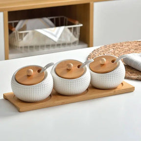 Conjuntos de Porta Temperos de Cerâmica e Base de Bambu - Organize sua Cozinha com Estilo - Morada Serena