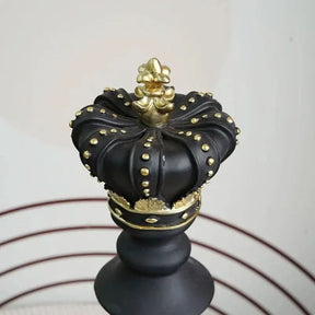 Estatueta Decorativa Para Mesa Peças de Xadrez em Resina | Toque Sofisticado e Elegante para Sua Casa - Morada Serena